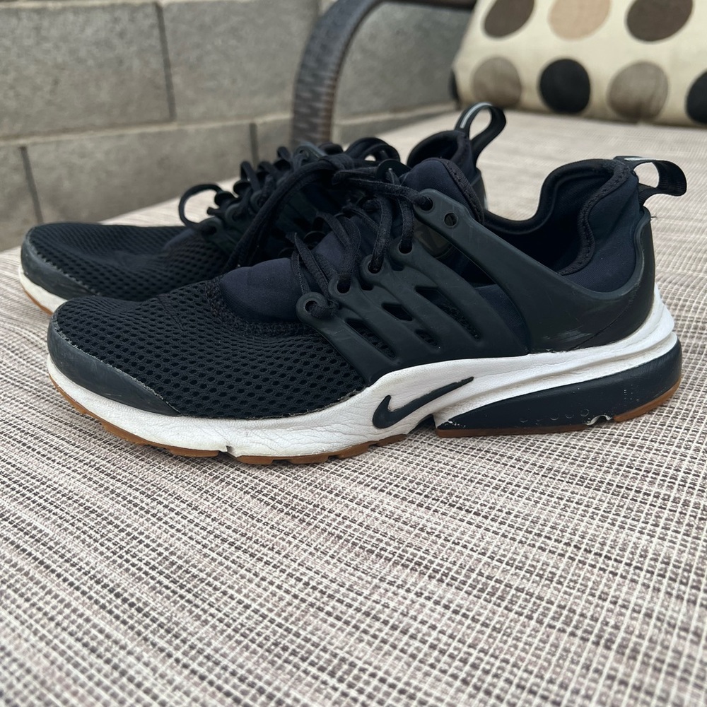Nike Presto Black and White Women’s Size 6